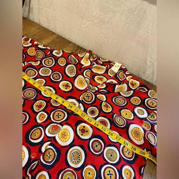 ELITE – Red Printed Button-Up Blouse – Size 10 - Picture 4 of 9